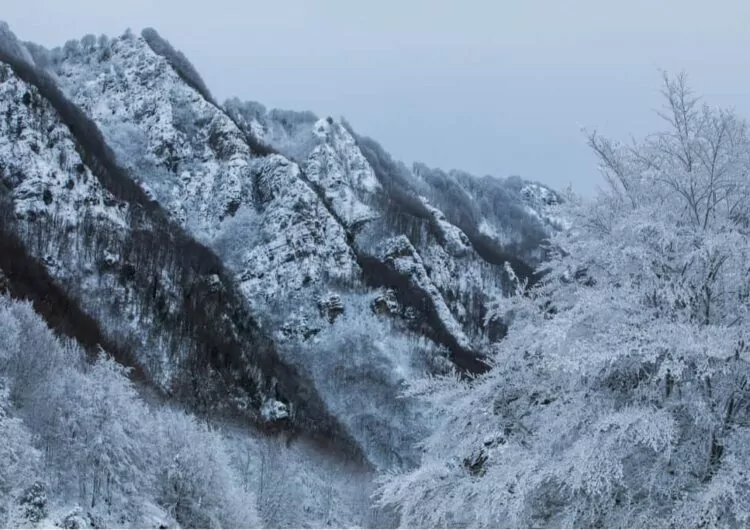 Montaña nevada en Cataluña