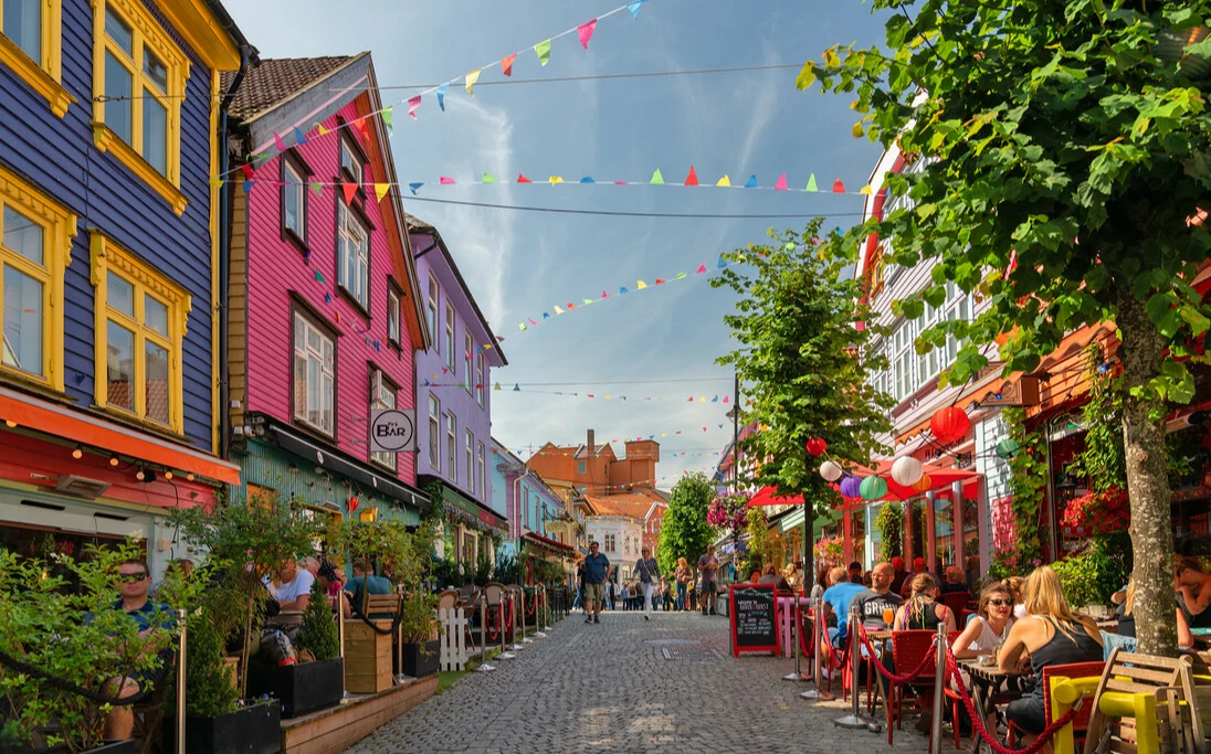 Calle con turistas en Stavanger