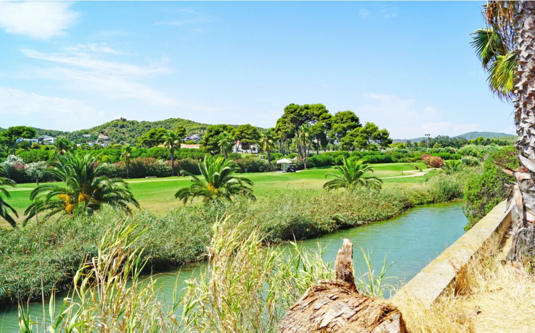 Campo de golf a las afueras de Barcelona