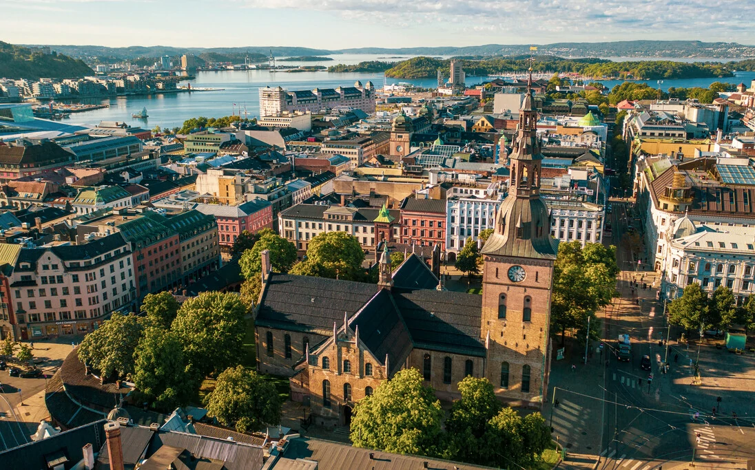 Ciudad de Oslo en verano